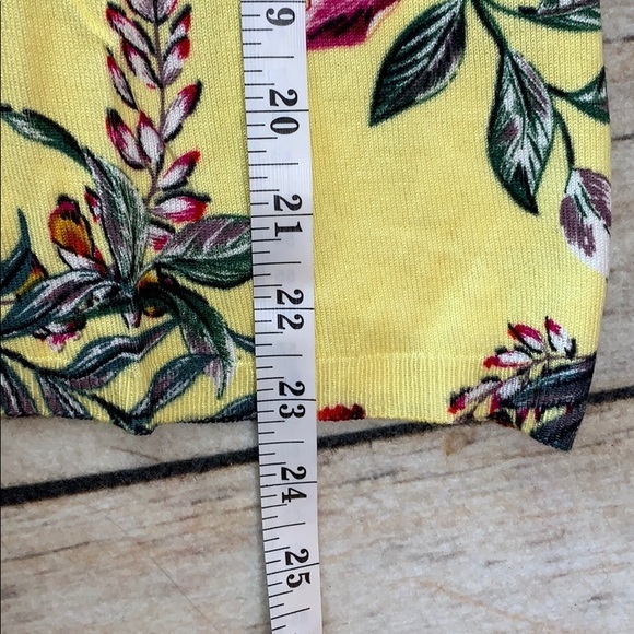 Ladies floral sweater - Picture 4 of 5